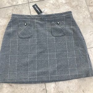 Karl Lagerfeld black &white plaid skirt size 14/16